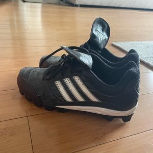 Women’s size 8 ADIDAS baseball/football cleats